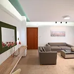 Apartment The Whole Packet A4 Center With Parking *