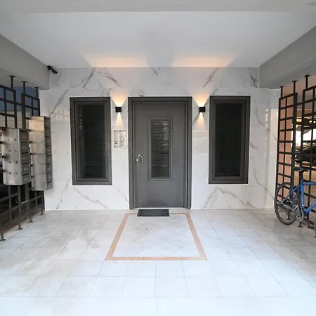 The Whole Packet A4 Center With Parking Daire